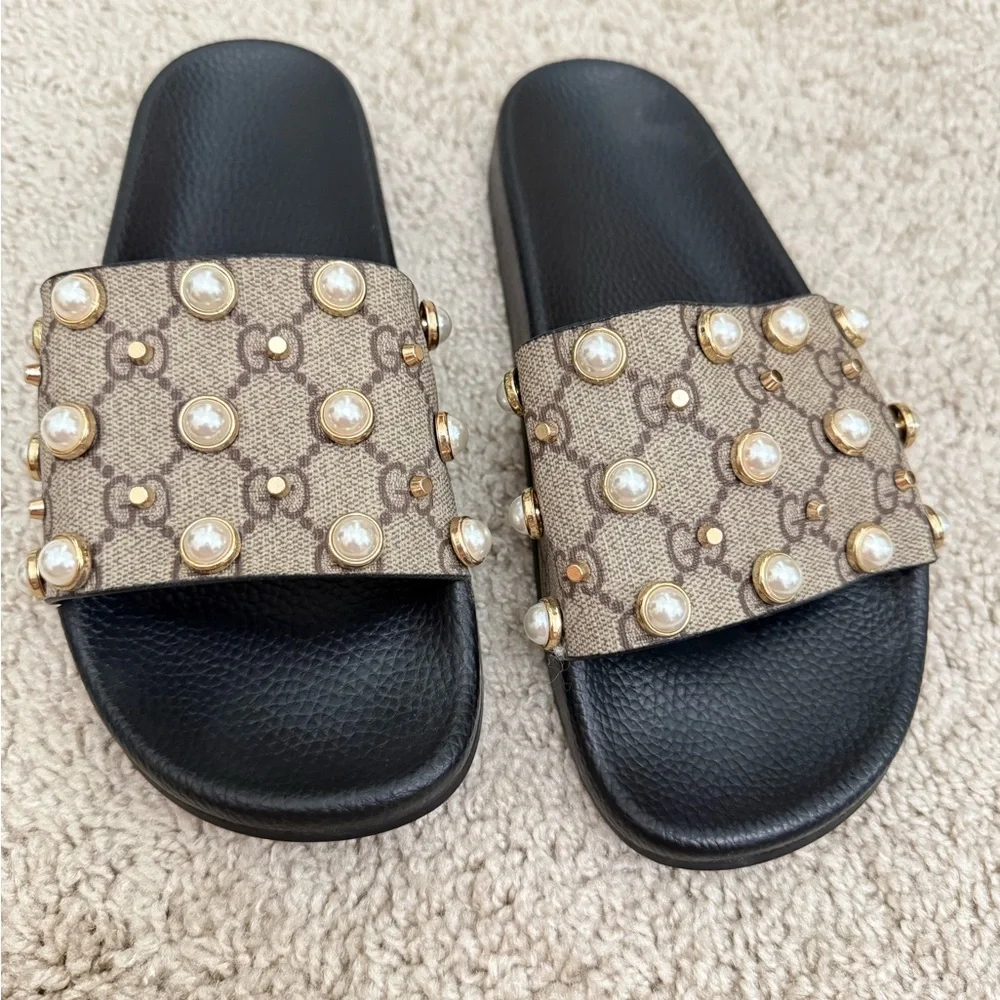 Women's Black and Tan Pearl Slide Sandals - Picture 1 of 6